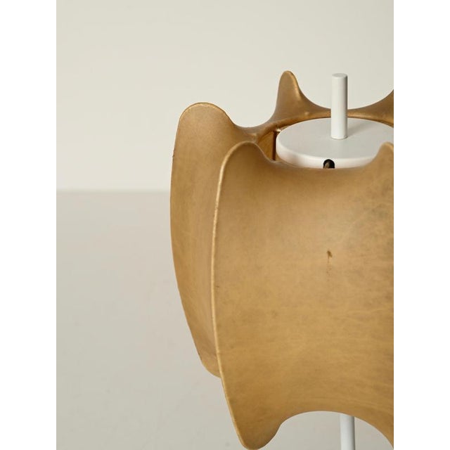 Beige Beige Tulip Cocoon Table Lamp with Brass Base attributed to Castiglioni for Hille, Italy, 1960s For Sale - Image 8 of 13