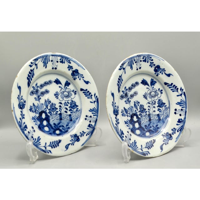 18th-Century Delft Chinoiserie Plates,. A Pair For Sale - Image 10 of 11