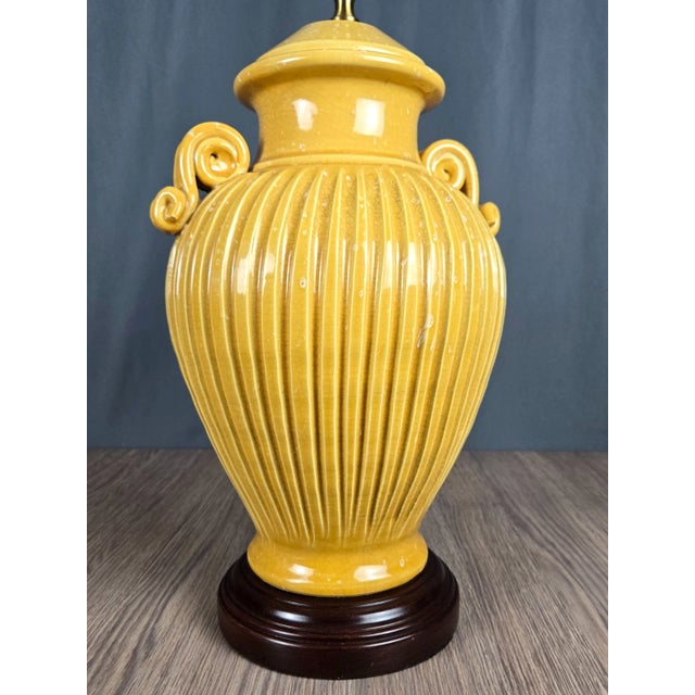 Chinese Wildwood Yellow Ribbed & Handled Pottery Urn Table Lamp For Sale - Image 3 of 14