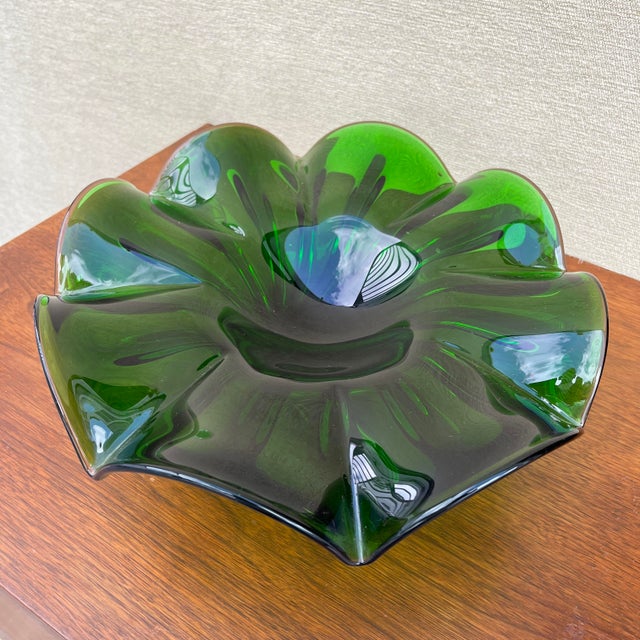 Emerald Large Mid-Century Modern Handblown Emerald Art Glass Centerpiece. Circa 1960s For Sale - Image 8 of 12