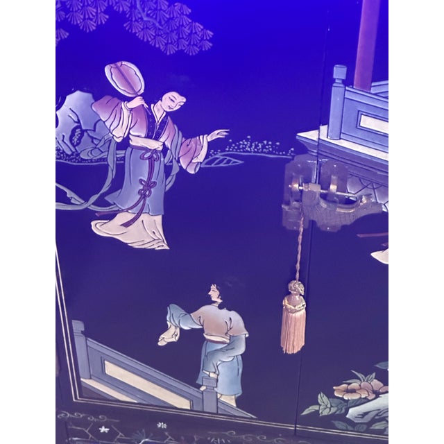 1990s Mid Century Black Lacquer Geisha Scene Chinese Locking Bar Cabinet Chinoiserie For Sale - Image 4 of 11