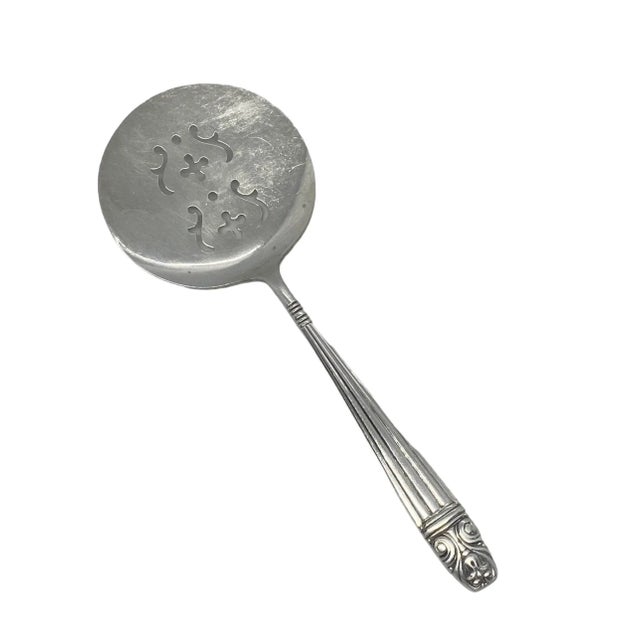 1944 Wallace Harmony House “Danish Queen” Silver Plate Tomato Server For Sale - Image 13 of 13