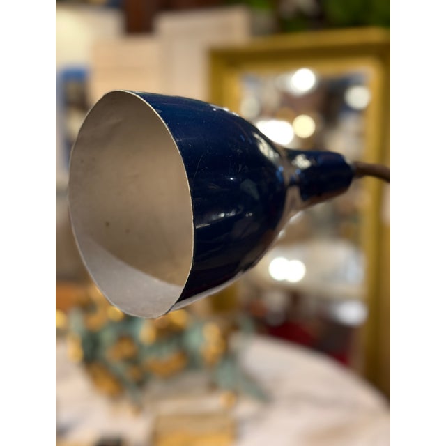 This sculptural Italian floor lamp, attributed to Giuseppe Ostuni, captures the inventive spirit of 1950s lighting design....