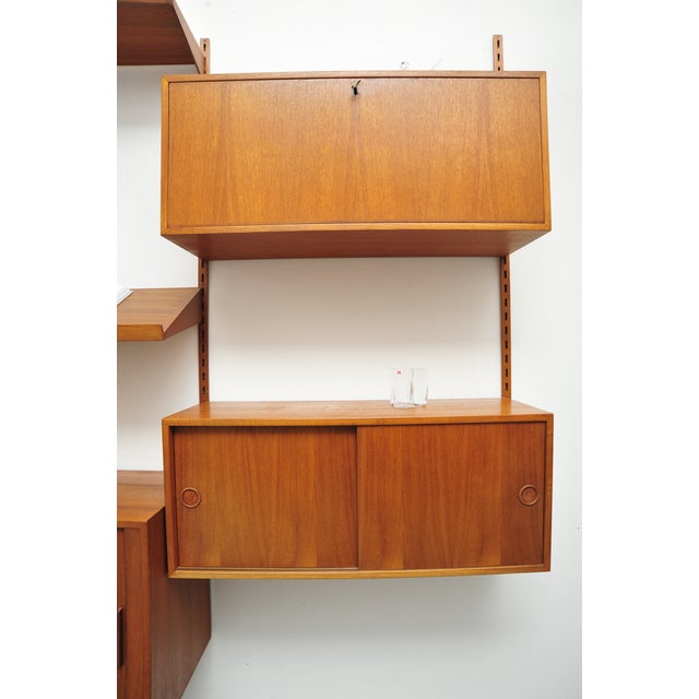 Mid-Century Modern Danish Shelving System in Teak by Kai Kristiansen for Feldballes Møbelfabrik For Sale - Image 3 of 18