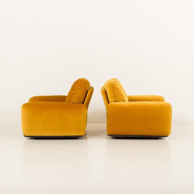 This pair of piumotto armchairs was designed by arrigo arrigoni and made by busnelli in italy in the 1970s. Is a perfect...