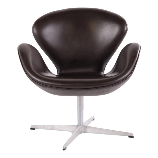 Swan Chair in Dark Brown Leather by Arne Jacobsen and Fritz Hansen, 2007 For Sale