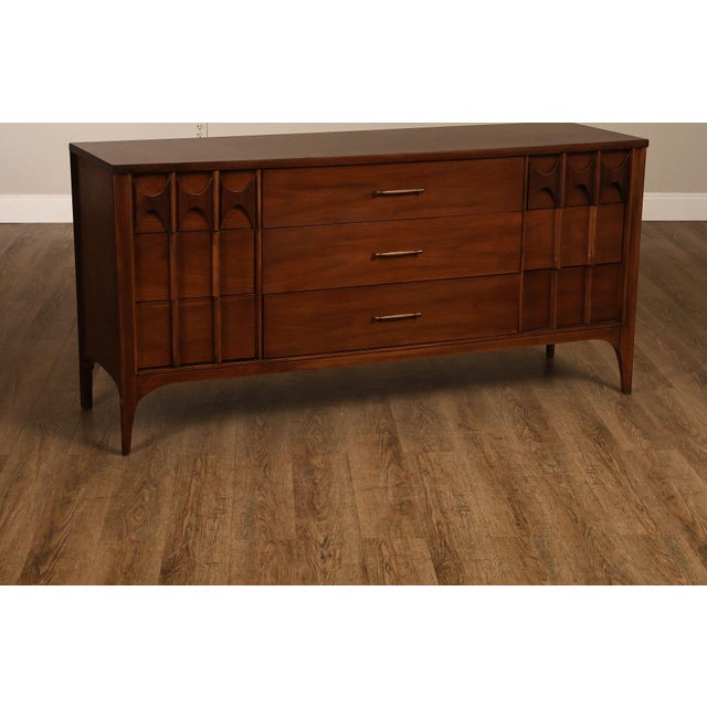 Kent Coffey Perspecta Mid Century Modern Walnut 9 Drawer Dresser For Sale In Philadelphia - Image 6 of 18