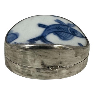 Antique Chinese Blue and White Porcelain Trinket/Rouge Box For Sale