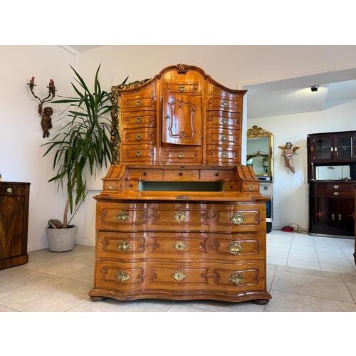 Display Cabinet in Pine For Sale - Image 4 of 18