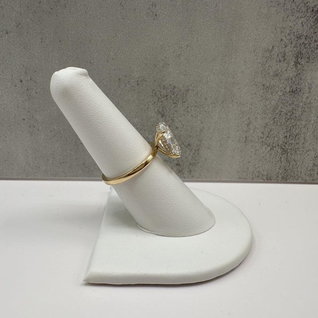4.12ct Oval Lab Grown Diamond Ring Igi F Vs1 14k Yellow Gold Hidden Halo, Size 7 For Sale - Image 4 of 7
