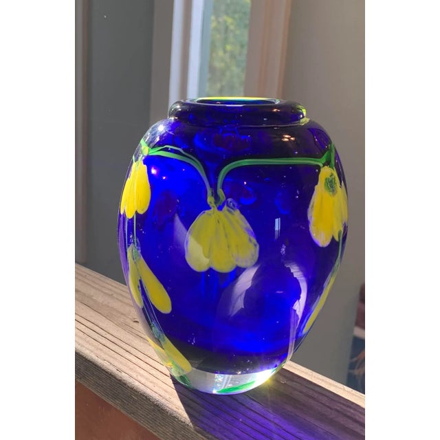 This sturdy functional art piece is the classic Cobalt blue color and egg shape Murano glass vases are known for. Daffodil...