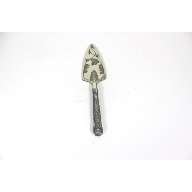 Vintage silver Plated pastry server, for pie or cake. This is in excellent condition but has some tarnish, patina, minimal...