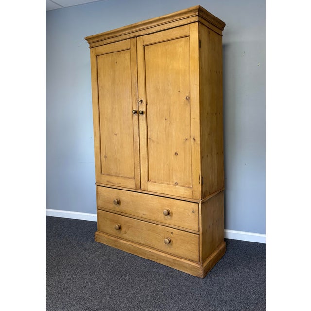 There is something deeply reassuring about a good linen press. Built to serve generations of households, these substantial...