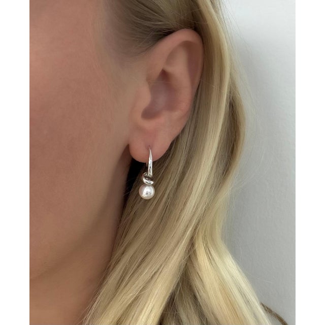 Contemporary Mikimoto, 18 Karat White Gold and Cultured Pearl Earrings For Sale - Image 3 of 5
