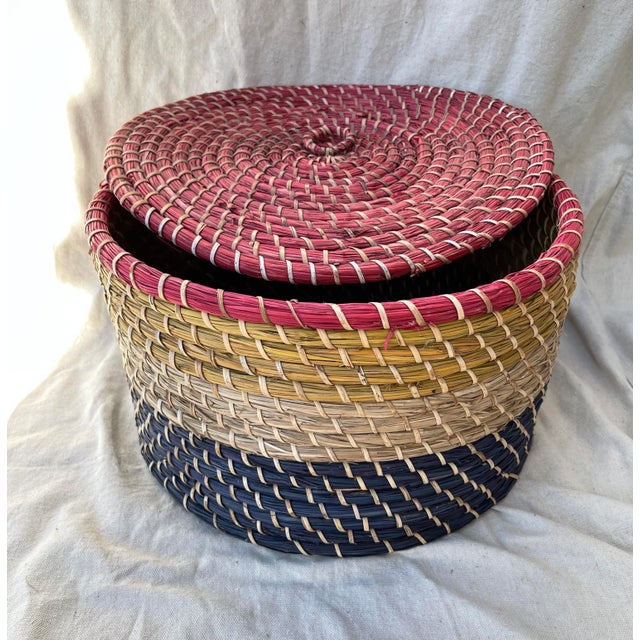 Vintage Med. Size Straw Coiled Multi-Color Basket For Sale In Palm Springs - Image 6 of 8