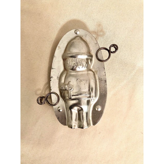 I am not sure if this little guy is a soldier, a policeman, or an English bobby, but he sure is cute! There are 4 pieces:...