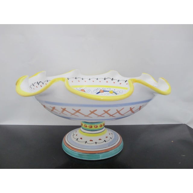 Deruta Italian Colorful Majolica Pottery Scalloped Rim Pedestal Fruit Bowl For Sale In Portland, OR - Image 6 of 9