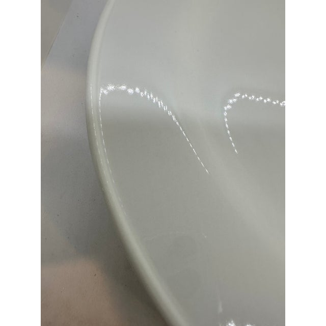 1980s 1980s Pottery Barn Great White Large Rimmed Plates Set of 5 For Sale - Image 5 of 7