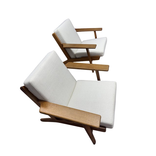 Mid-Century Modern Pair of Danish Modern Lounge Chairs Designed by Hans Wegner For Sale - Image 3 of 9