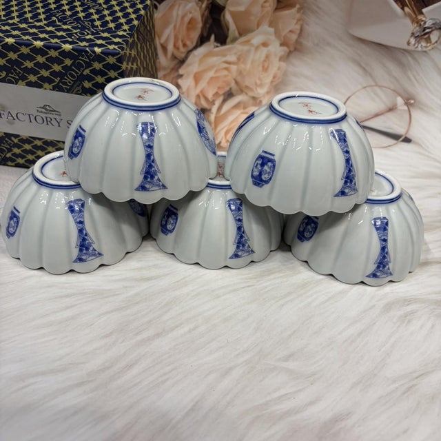Late 20th Century Japanese Retro Blue and White Porcelain Small Bowl - Set of 5 For Sale - Image 4 of 6