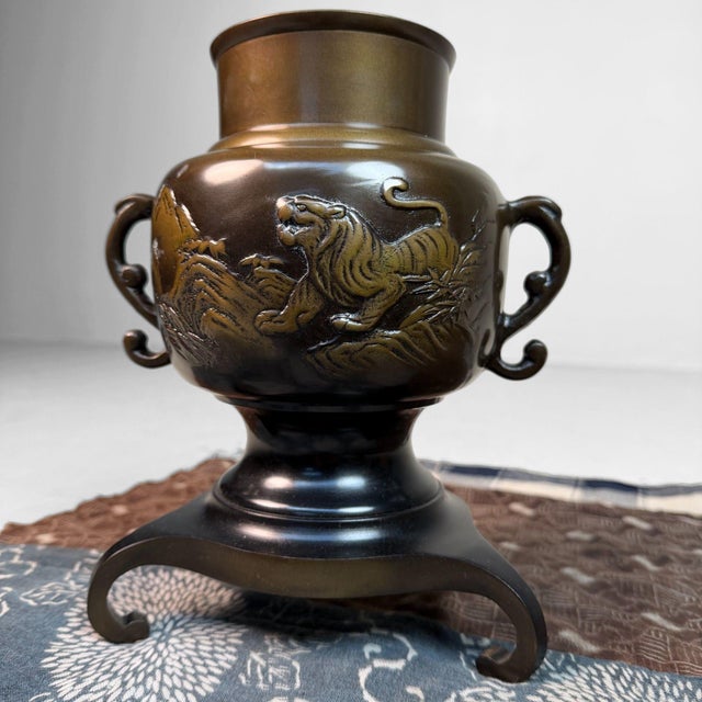 Bronze Usubata Ikebana Vase with Dragon and Tiger, Japan, 1990s For Sale - Image 6 of 18