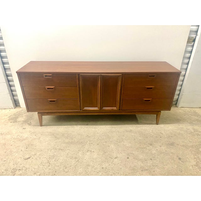 Mid-Century Modern Credenza Attributed to United Furniture . For Sale - Image 12 of 12
