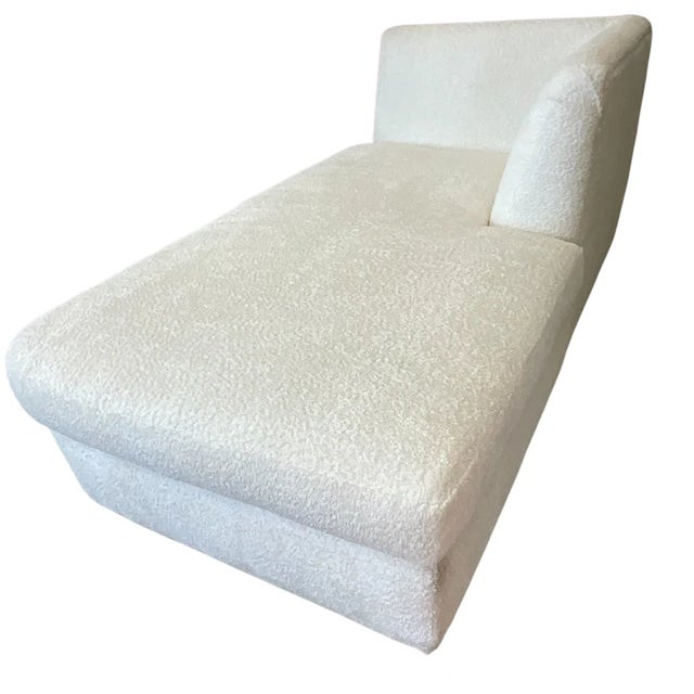 Italian 1970s White Boucle Lounger With Corner Back For Sale - Image 3 of 5