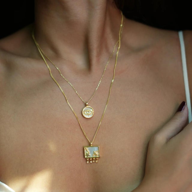 Dive into the mystical beauty of the sea with the Starfish Ocean Spirit Animal Pearl & Gold Pendant Chain Necklace. This...