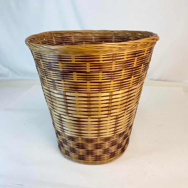 1970s Vintage Boho Chic Arts & Crafts Coastal Woven Split Reed Wicker Wastebasket For Sale - Image 6 of 8