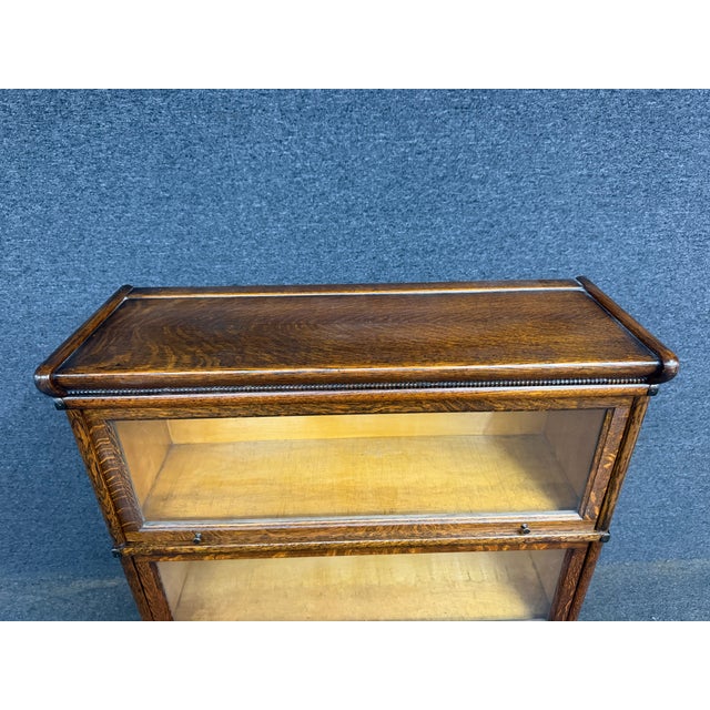 Macey 4-Section Quarter Sawn Oak Sectional Barrister Bookcase, C. 1910 For Sale In Philadelphia - Image 6 of 12