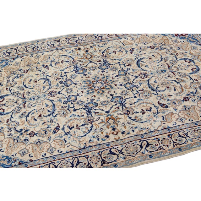 Textile Vintage Handmade Isfahan Ivory Medallion Wool Rug 4'1" X 6'5" For Sale - Image 7 of 10