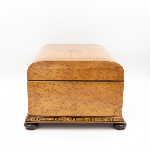 Bird’s-Eye Maple Box With Tumbling-Block Inlays English, Circa 1830 For Sale - Image 4 of 14