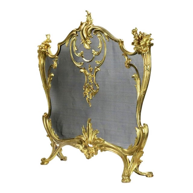 Bouhon. Fireplace screen in gilded bronze with metal protective mesh, Louis XV style. A magnificent example of a mixture...