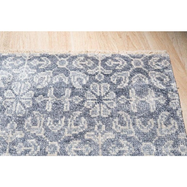 Contemporary 10x14 Gray Hand-Knotted Wool Faded Floral Lattice Geometric Modern Carpet Rug For Sale - Image 3 of 4