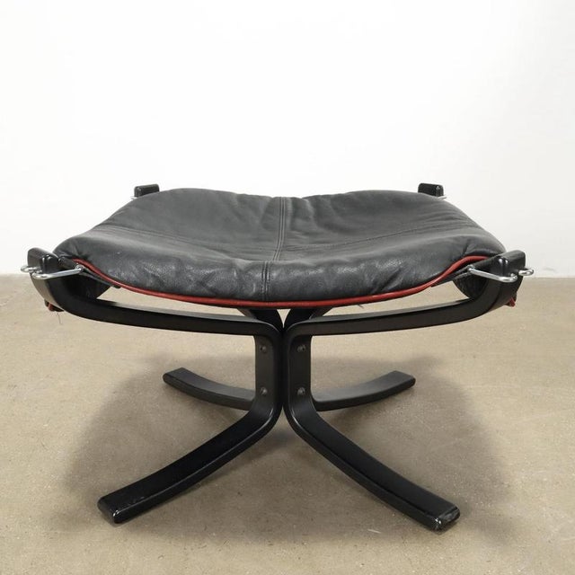 Black Set of Viking Armchair and Ottoman in Leather from Poltrona Frau, Italy, 1980s For Sale - Image 8 of 16