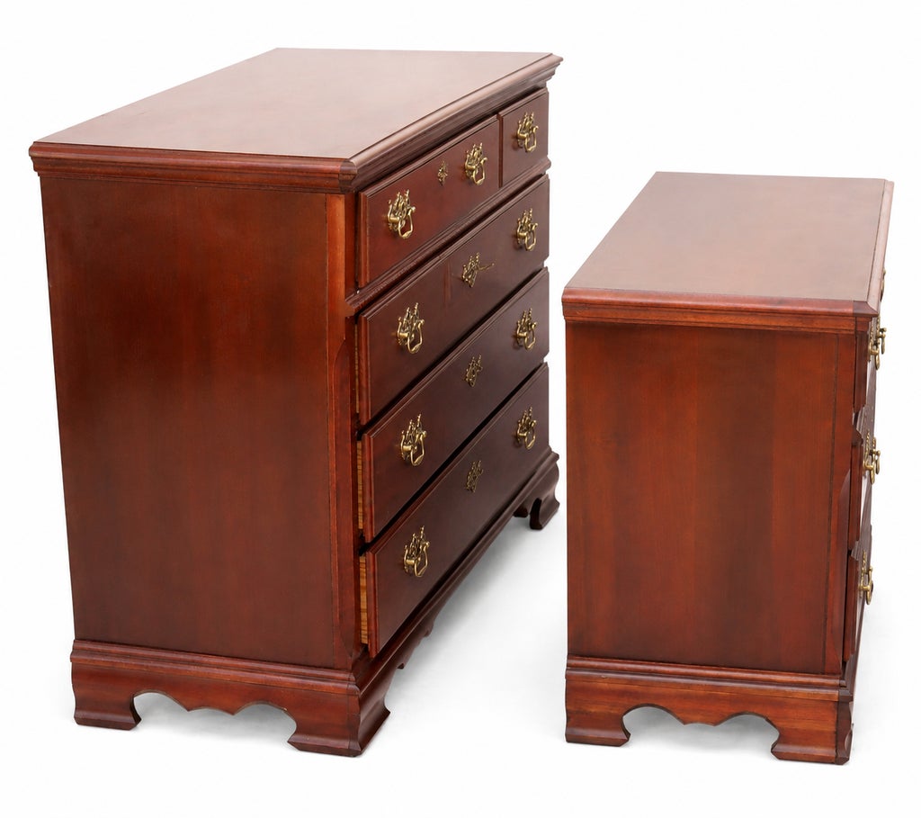 1980s Vintage Chippendale-Style Mahogany Dresser and Nightstand Set — view 5