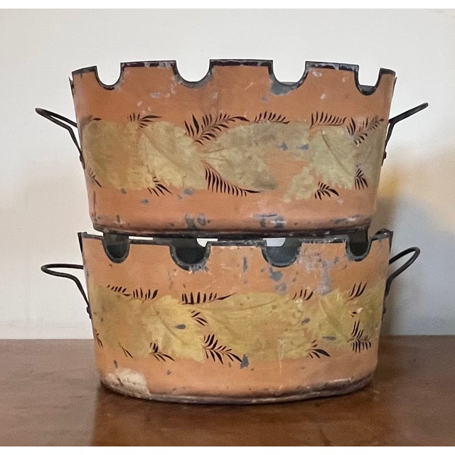 Antique Early 19th Century French Empire Tole Monteiths or Cachepot Jardinieres With a Garland of Gold Leaves on a Salmon Ground - A Pair For Sale - Image 14 of 17