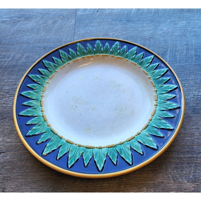 Mid 19th Century 19th C. George Jones Majolica 9" Luncheon/Dessert Plate With Acanthus Border For Sale - Image 5 of 14
