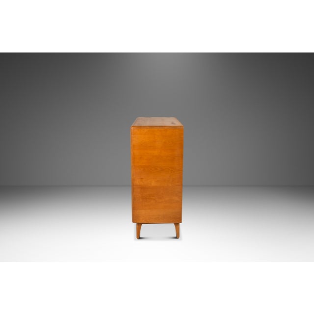 Mid-Century Modern Mid-Century Modern Art Deco "Kohinoor" Four-Drawer Highboy Dresser Chest of Drawers in Birch by Heywood Wakefield, Usa, C. 1950s For Sale - Image 3 of 18