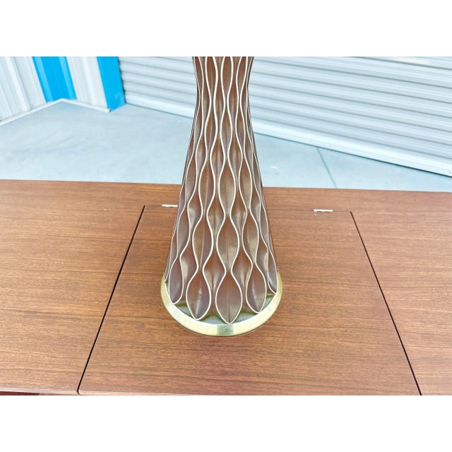 1950s Mid-Century Gerald Thurston for Lightolier 'Honeycomb' Ceramic Table Lamp For Sale - Image 10 of 11