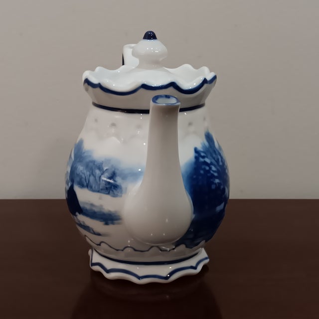 English Vintage Blue and White Chinoiseries Tea Pot For Sale - Image 3 of 10