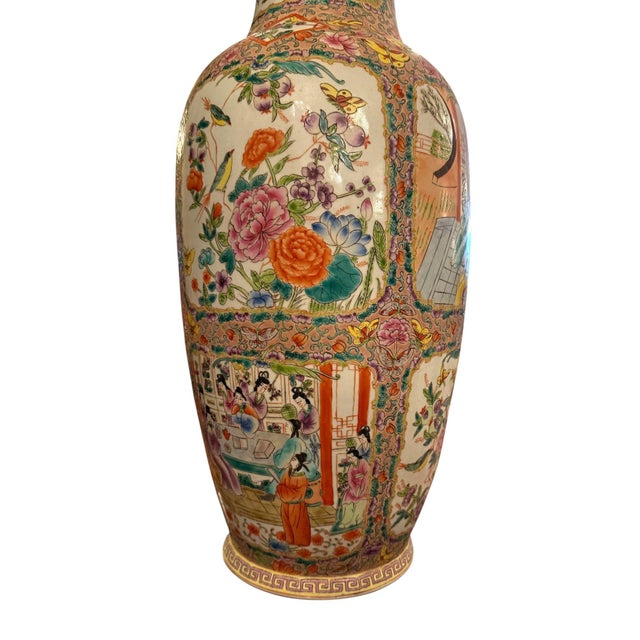 Ceramic Large Chinese Export Rose Medallion Porcelain Vase. Early 20th Century. For Sale - Image 7 of 8