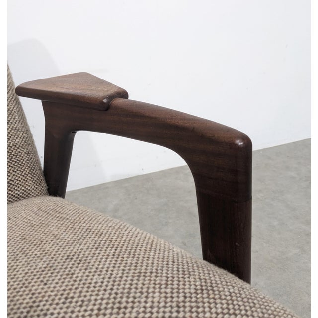 Mid-century sofa Mid-century Scandinavian sofa, 1960s. Textured salt-and-pepper fabric. W 140 / D 80 / H 75