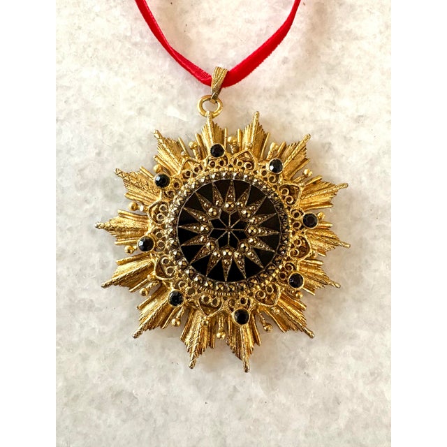 Lovely Vintage Starburst Holiday Ornament. Can Be Repurposed as a Jewelry Pendant For Sale - Image 4 of 5