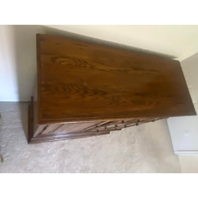 Late 20th Century Pennsylvania House Solid Oak Door Chest American Traditional With Colonial Charm Excellent Condition For Sale - Image 10 of 14