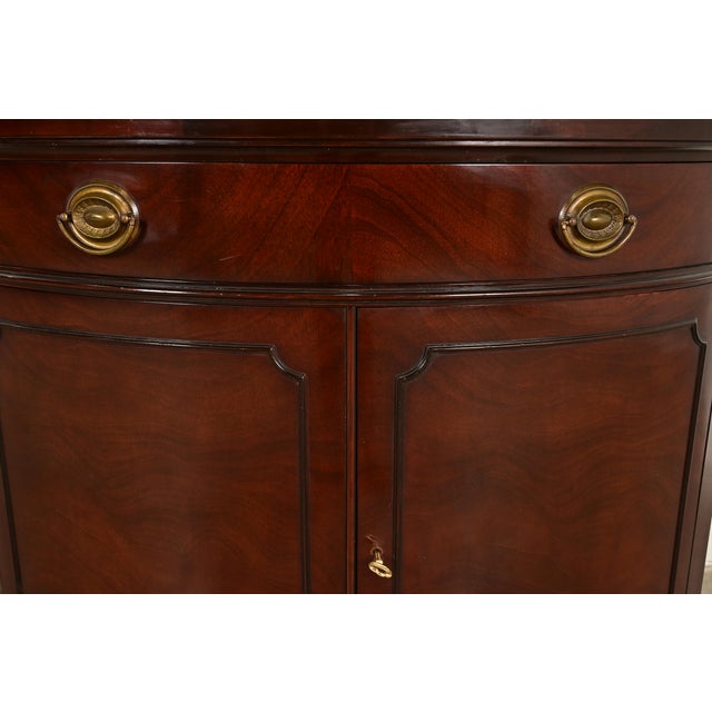 Drexel Georgian Mahogany Bow Front Corner Cabinet, 1950s For Sale - Image 12 of 18