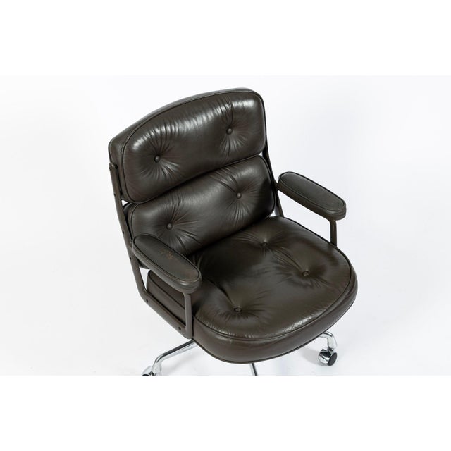 Eames Time Life Executive Lobby Chair for Herman Miller, Gray Leather Office Desk Chair, 1988 For Sale - Image 9 of 18