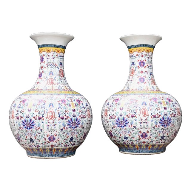 Chinese Qianlong Bulbous Shangping Form Porcleain Vases, Set of 2 For Sale