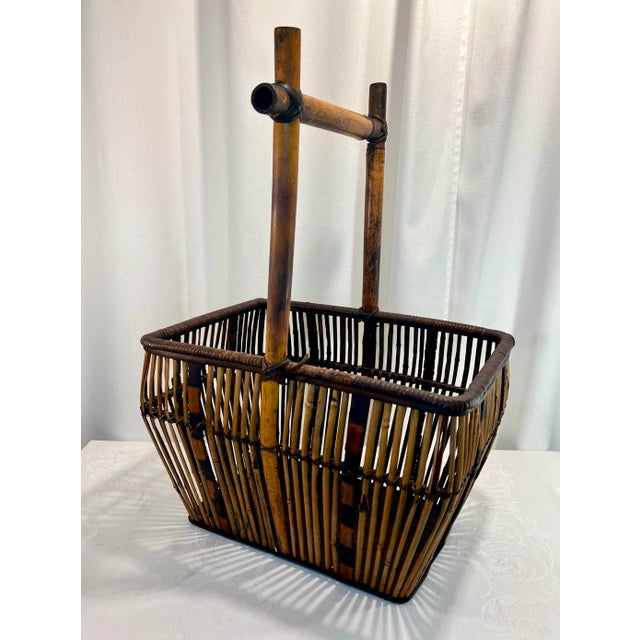 Allow us to introduce you to this exquisite Vintage Boho Chic Monumental Burnt Bamboo and Split Reed Pagoda Handle Basket....