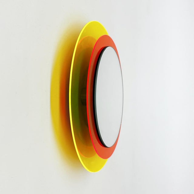 The mirror object float in front of the wall and creates a fascinating sculpture full of positive energy through color,...